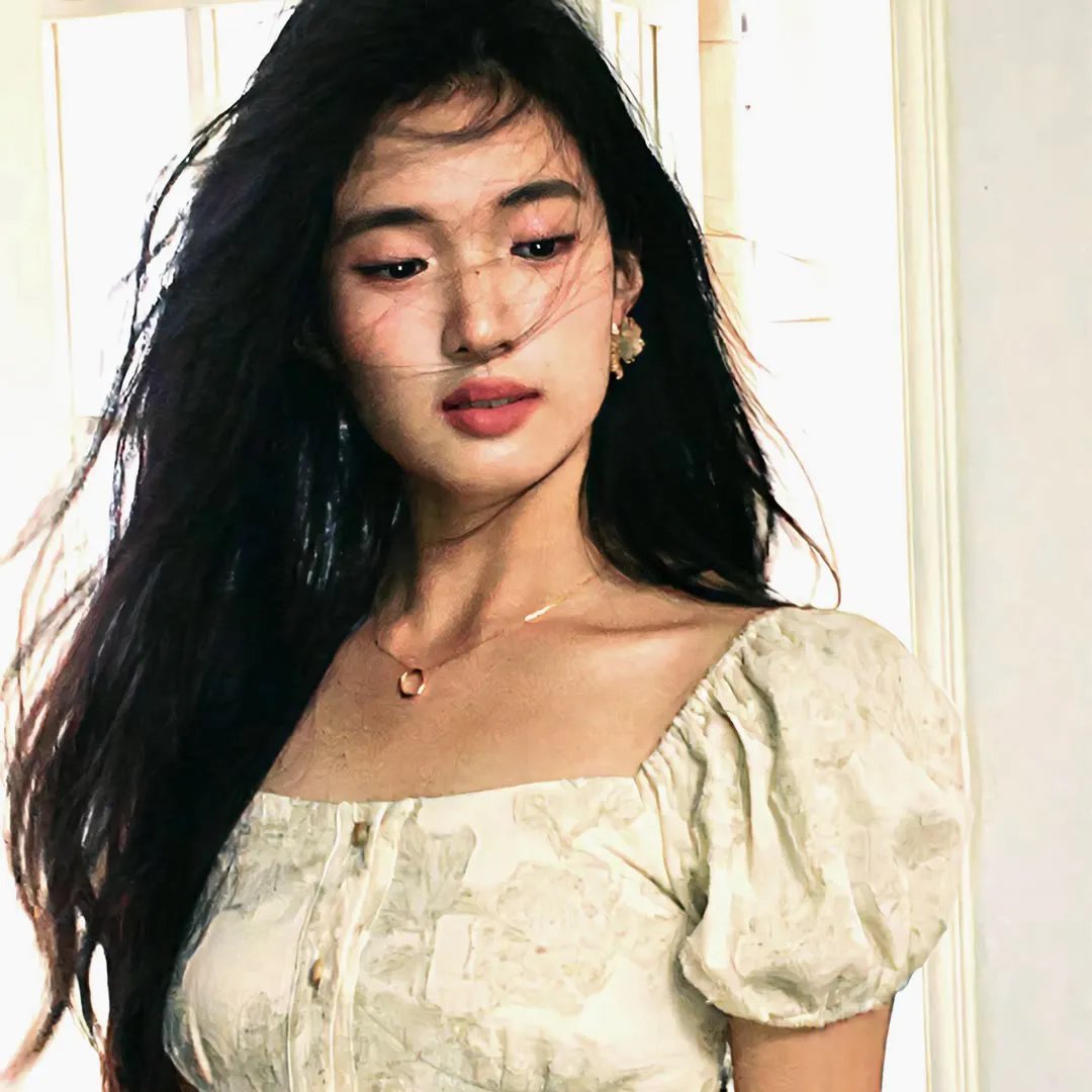 三个摩登女性